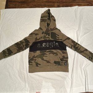 American Eagle sweatshirt, olive green camo Men’s size medium.